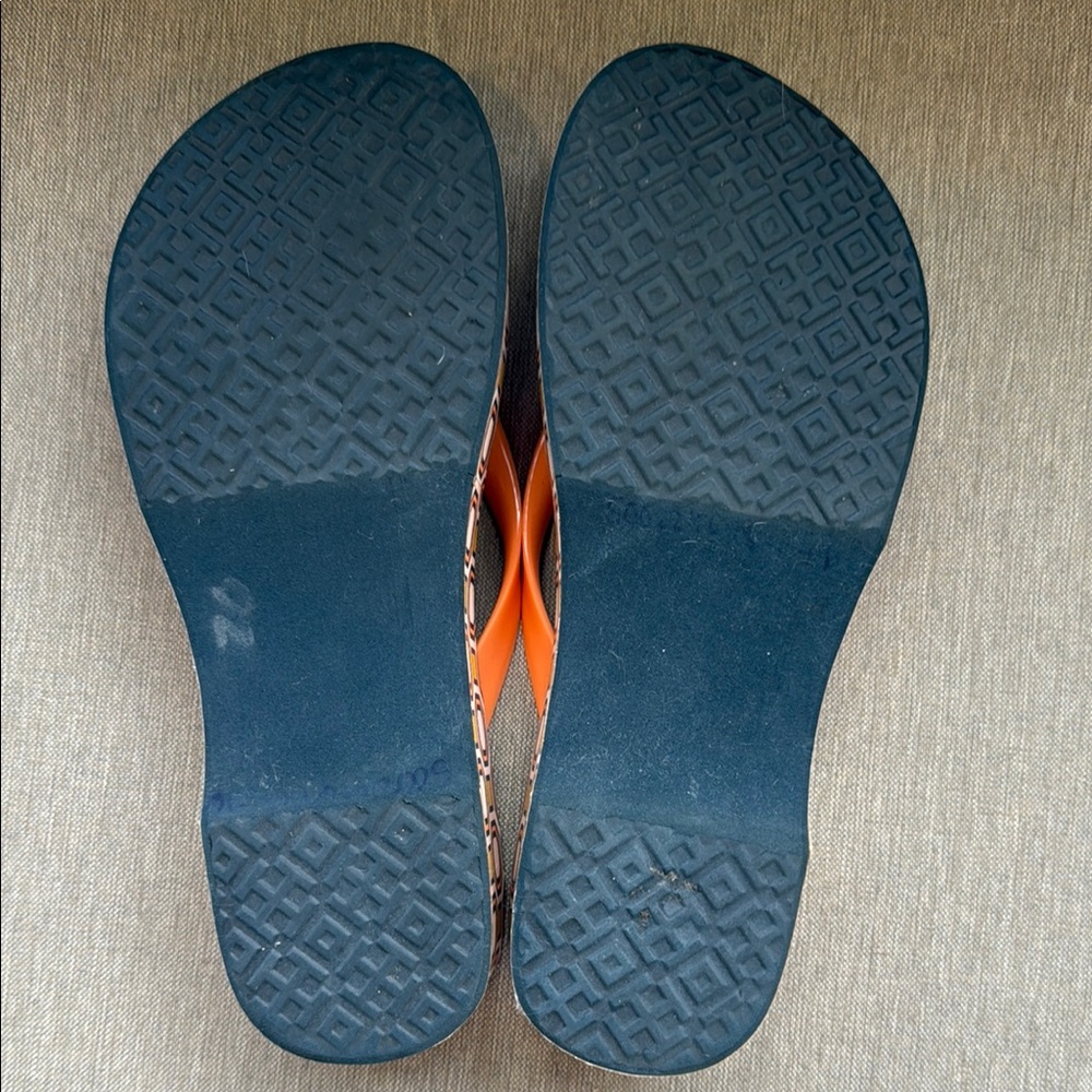Tory Burch Geometric Orange Flip Flops - Picture 5 of 6